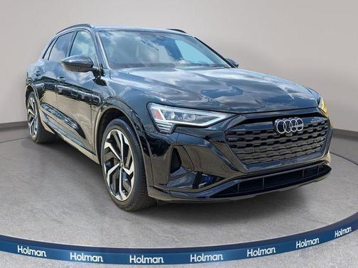 Mythos Black Metallic 2024 Audi Q8 e-tron Premium
