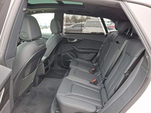 Glacier White Metallic 2026 Audi Q8 55 Premium