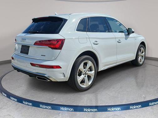 Glacier White Metallic 2023 Audi Q5 45 S line quattro Premium
