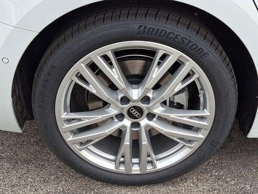 Glacier White Metallic 2026 Audi A5