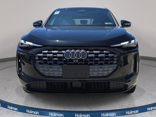 Mythos Black Metallic 2025 Audi Q5 2.0T quattro Premium