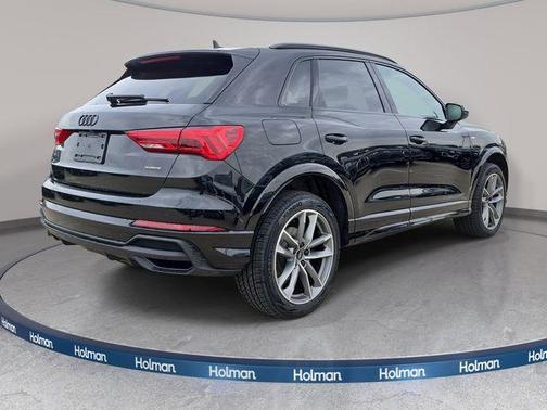 Mythos Black Metallic 2023 Audi Q3 45 S line Premium