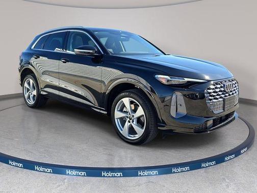 Mythos Black Metallic 2025 Audi Q5 2.0T quattro Premium