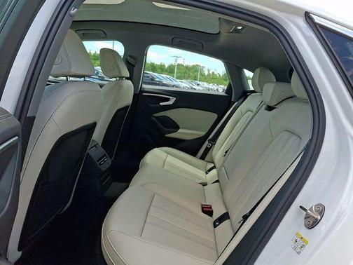 Glacier White Metallic 2026 Audi A5