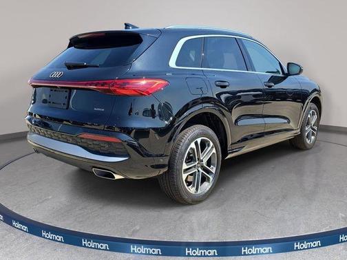 Mythos Black Metallic 2025 Audi Q5 2.0T quattro Premium