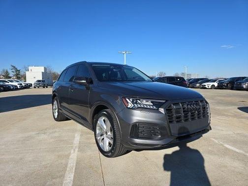 2023 Audi Q7 45 Premium Plus