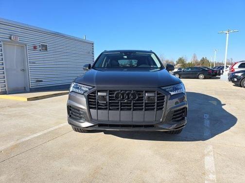 2023 Audi Q7 45 Premium Plus