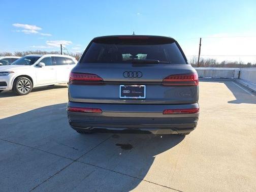 2023 Audi Q7 45 Premium Plus