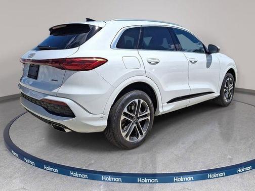 Glacier White Metallic 2026 Audi Q5
