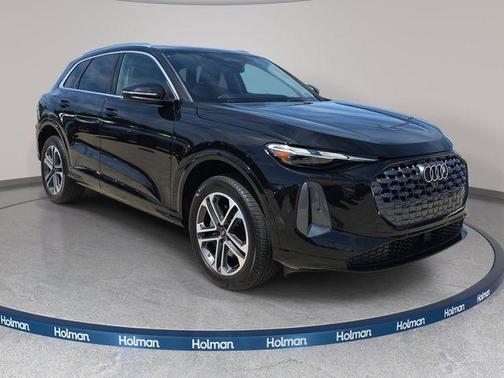 Mythos Black Metallic 2025 Audi Q5 2.0T quattro Premium