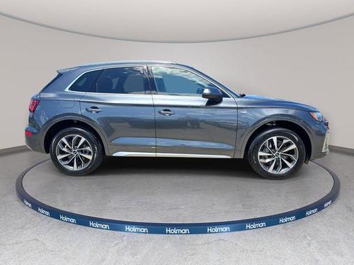 Daytona Gray Pearl Effect 2024 Audi Q5 45 S line quattro Premium