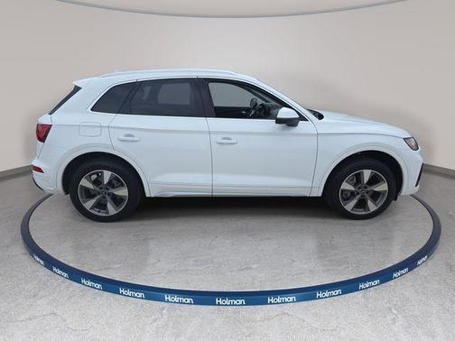 Ibis White 2022 Audi Q5 40 Premium Plus