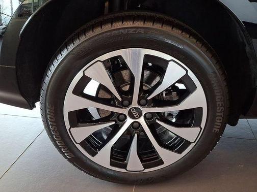 Mythos Black Metallic 2026 Audi Q3 S line