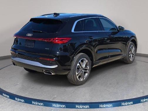 Mythos Black Metallic 2025 Audi Q5 2.0T quattro Premium
