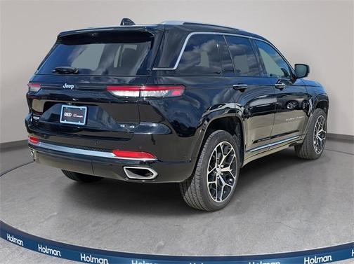 2022 Jeep Grand Cherokee Summit