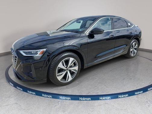 Mythos Black Metallic 2024 Audi Q8 e-tron S line Premium