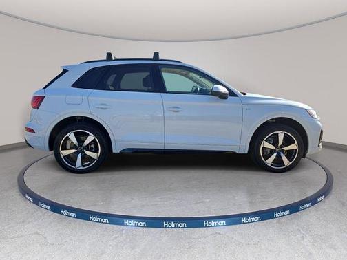 Glacier White Metallic 2023 Audi Q5 45 S line quattro Premium