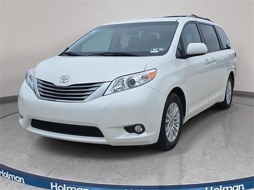 2017 Toyota Sienna XLE