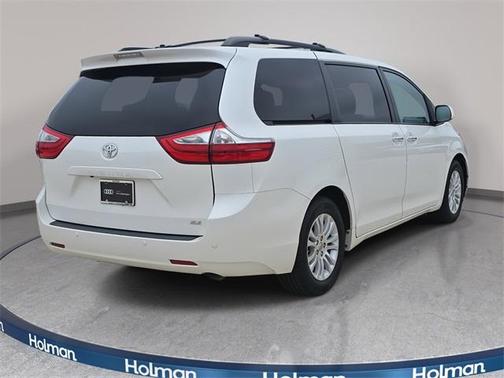 2017 Toyota Sienna XLE