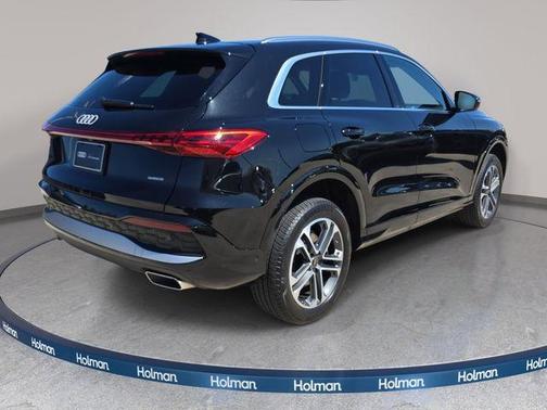Mythos Black Metallic 2025 Audi Q5 2.0T quattro Premium