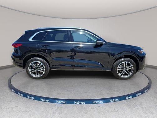 Mythos Black Metallic 2025 Audi Q5 2.0T quattro Premium