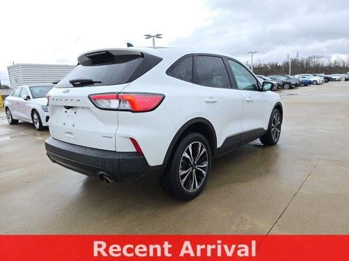 Oxford White 2021 Ford Escape SE
