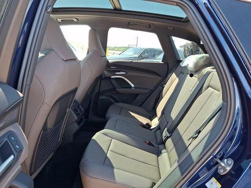 Navarra Blue Metallic 2026 Audi Q5 PLUS
