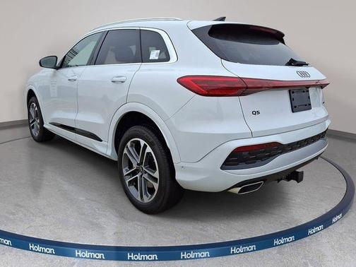 Glacier White Metallic 2026 Audi Q5 PLUS