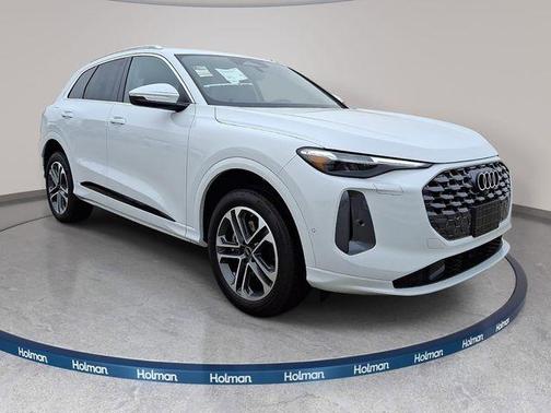 Glacier White Metallic 2026 Audi Q5 PLUS