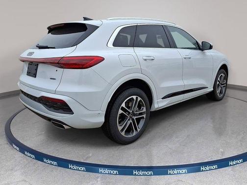 Glacier White 2026 Audi Q5 PLUS