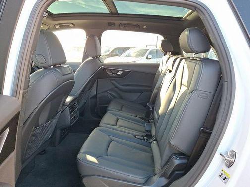 2026 Audi Q7 45 Premium
