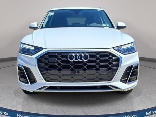 Glacier White Metallic 2023 Audi Q5 45 S line quattro Premium