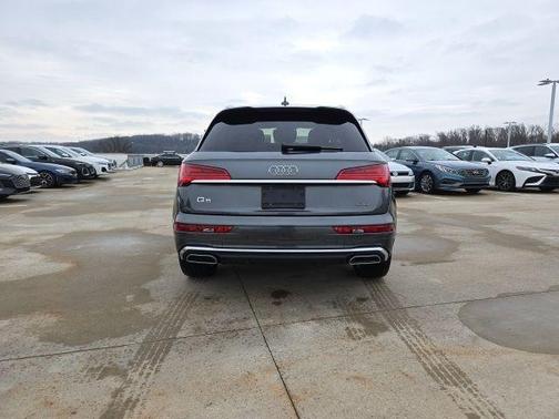 Daytona Gray Pearl Effect 2022 Audi Q5 45 S line quattro Premium
