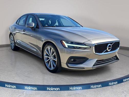 2021 Volvo S60 T6 Momentum