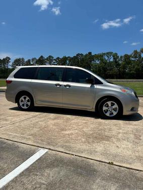 Custom Paint 2016 Toyota Sienna L
