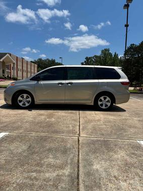 Custom Paint 2016 Toyota Sienna L