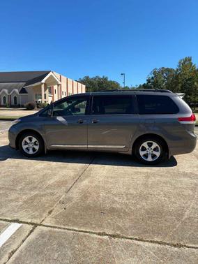 2013 Toyota Sienna LE