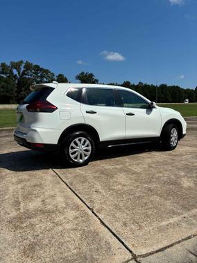 Glacier White 2018 Nissan Rogue SV