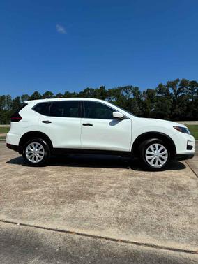 Glacier White 2018 Nissan Rogue SV