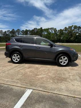 Magnetic Gray Metallic 2014 Toyota RAV4 XLE
