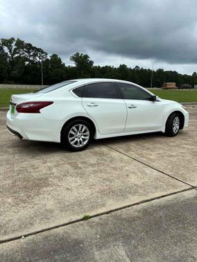 Glacier White 2018 Nissan Altima 2.5 S