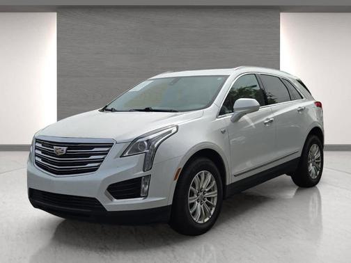 Crystal White Tri-Coat 2017 Cadillac XT5 Base
