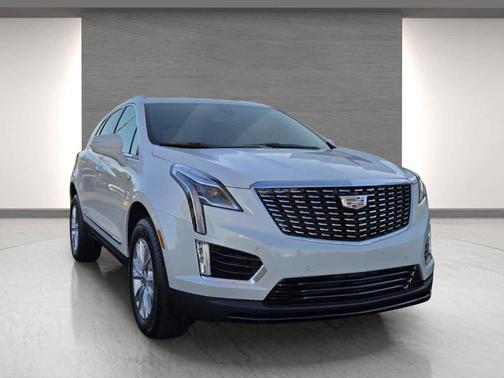 Crystal White Tri-Coat 2025 Cadillac XT5 Luxury