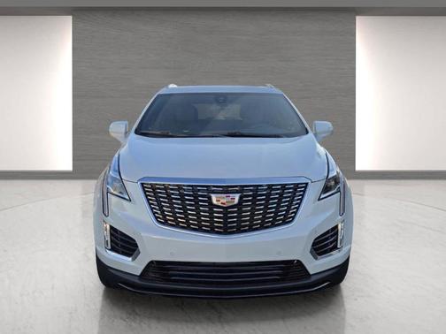 Crystal White Tri-Coat 2025 Cadillac XT5 Luxury