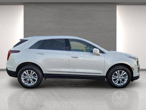 Crystal White Tri-Coat 2025 Cadillac XT5 Luxury