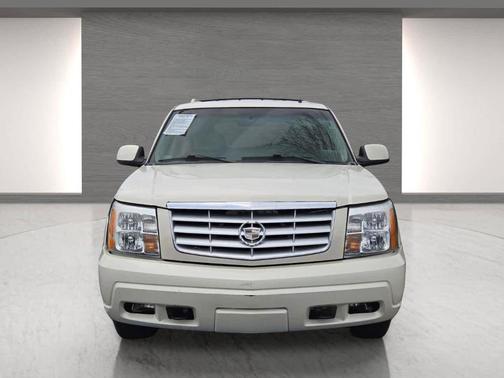2002 Cadillac Escalade Base