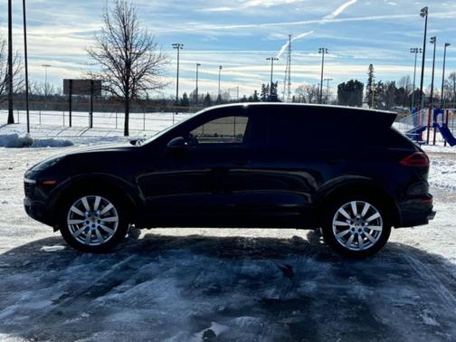2017 Porsche Cayenne Platinum Edition
