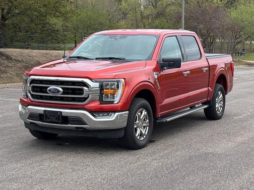Hot Pepper Red Metallic Tinted Clearcoat 2023 Ford F-150 XLT