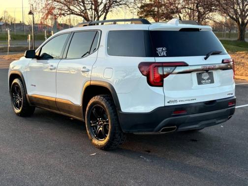 2023 GMC Acadia AWD AT4