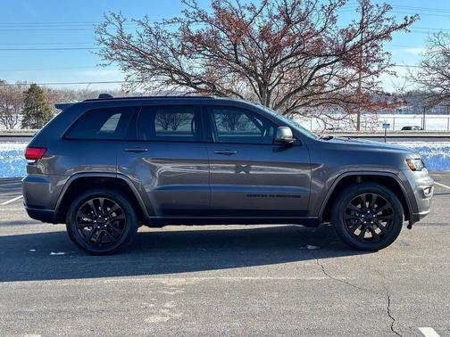 2017 Jeep Grand Cherokee Altitude